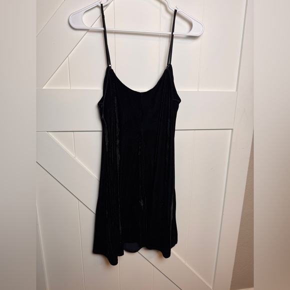 Emerald Sundae Faux Velvet Black Dress Medium - Picture 3 of 5